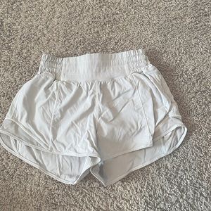 LULULEMON HOTTIE HOT SHORTS!